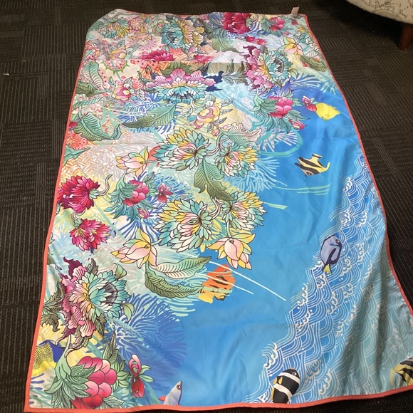 JOHNNY  WAS.  BEACH BLANKET NEW WITH BAG. FISHES FLOWERS - Picture 10 of 12